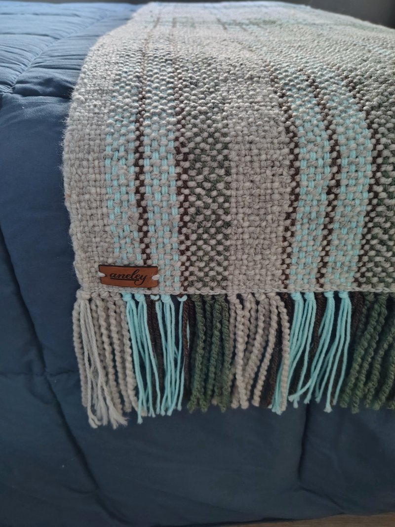 Pies de cama Lemu tejidas en telar artesanales